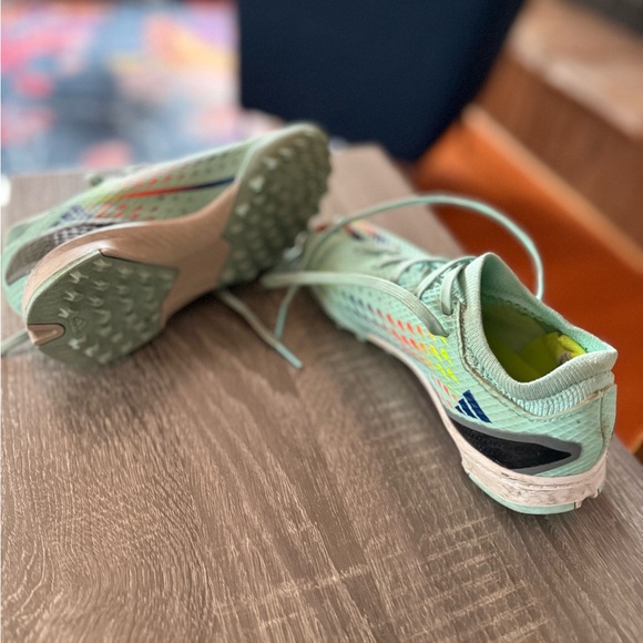 Girls soccer turf shoes. Great quality and used a few times. - Picture 4 of 5